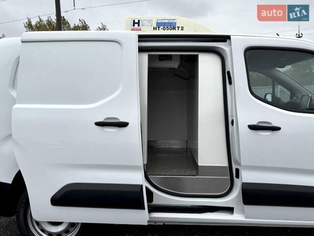 Белый Опель Combo Cargo, объемом двигателя 1.5 л и пробегом 96 тыс. км за 21000 $, фото 12 на Automoto.ua