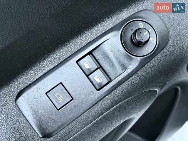 Белый Опель Combo Cargo, объемом двигателя 1.5 л и пробегом 96 тыс. км за 21500 $, фото 21 на Automoto.ua