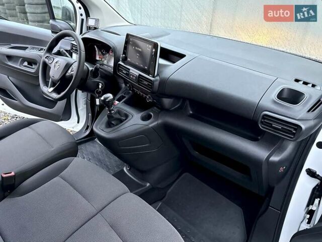 Белый Опель Combo Cargo, объемом двигателя 1.5 л и пробегом 96 тыс. км за 21000 $, фото 24 на Automoto.ua