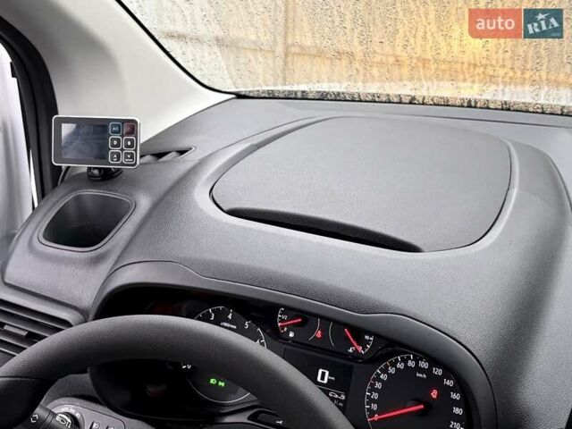 Белый Опель Combo Cargo, объемом двигателя 1.5 л и пробегом 96 тыс. км за 21000 $, фото 36 на Automoto.ua