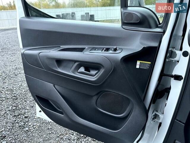 Белый Опель Combo Cargo, объемом двигателя 1.5 л и пробегом 96 тыс. км за 21500 $, фото 19 на Automoto.ua