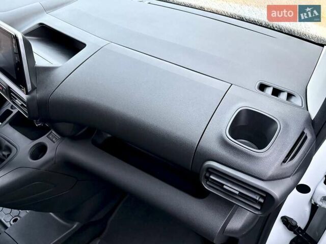 Белый Опель Combo Cargo, объемом двигателя 1.5 л и пробегом 96 тыс. км за 21000 $, фото 26 на Automoto.ua