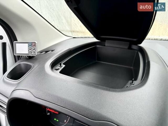 Белый Опель Combo Cargo, объемом двигателя 1.5 л и пробегом 96 тыс. км за 21000 $, фото 37 на Automoto.ua