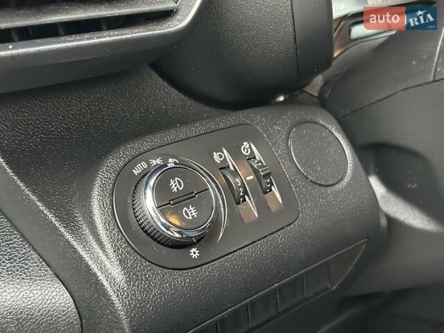 Серый Опель Combo Cargo, объемом двигателя 1.5 л и пробегом 300 тыс. км за 12500 $, фото 19 на Automoto.ua