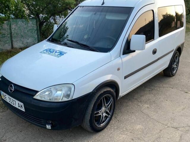 Белый Опель Combo Life, объемом двигателя 0 л и пробегом 365 тыс. км за 3700 $, фото 4 на Automoto.ua