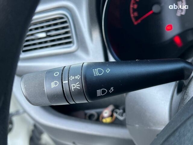 Опель Combo Life 2013 в Львове на Automoto.ua Белый Опель Combo Life, объемом двигателя 1.3 л и пробегом 242 тыс. км за 7990 $, фото 21 на Automoto.ua