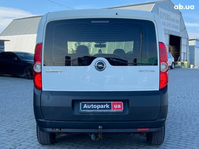 Опель Combo Life 2013 в Львове на Automoto.ua Белый Опель Combo Life, объемом двигателя 1.3 л и пробегом 242 тыс. км за 7990 $, фото 6 на Automoto.ua