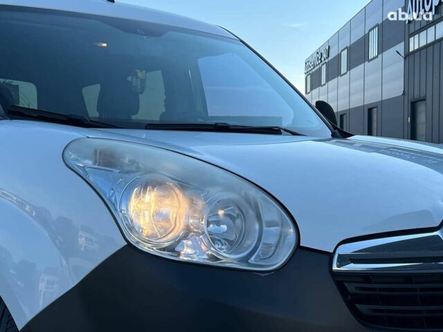 Опель Combo Life 2013 в Львове на Automoto.ua Белый Опель Combo Life, объемом двигателя 1.3 л и пробегом 242 тыс. км за 7990 $, фото 12 на Automoto.ua