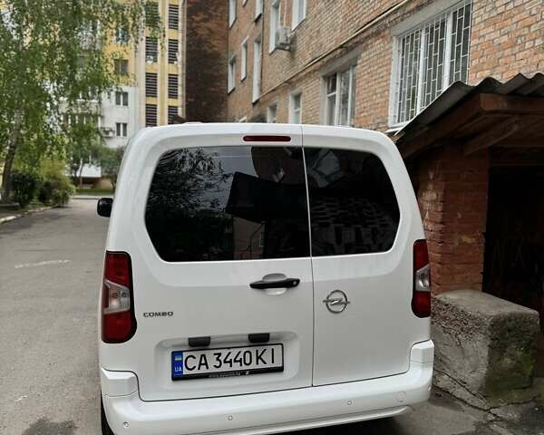 Белый Опель Combo Life, объемом двигателя 1.5 л и пробегом 170 тыс. км за 15300 $, фото 2 на Automoto.ua