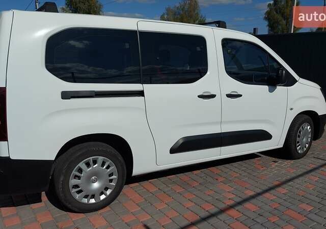 Білий Опель Combo Life, об'ємом двигуна 1.56 л та пробігом 106 тис. км за 18700 $, фото 7 на Automoto.ua