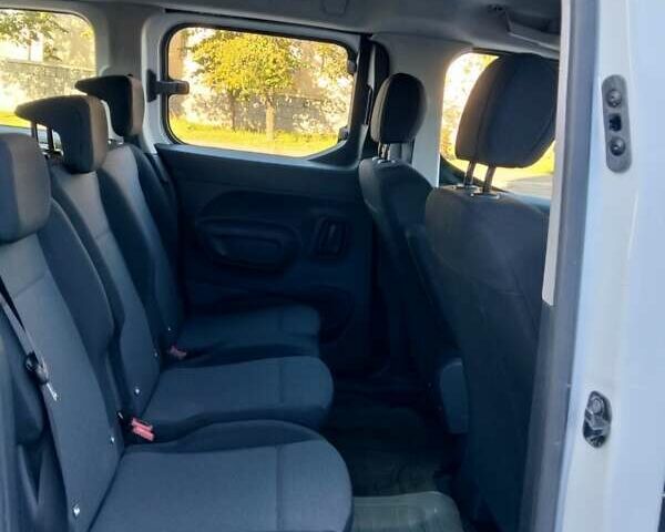 Белый Опель Combo Life, объемом двигателя 1.6 л и пробегом 34 тыс. км за 17500 $, фото 7 на Automoto.ua