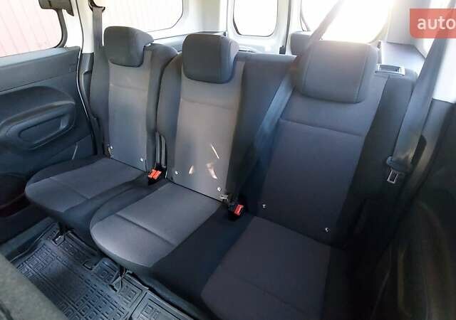 Білий Опель Combo Life, об'ємом двигуна 1.56 л та пробігом 106 тис. км за 18700 $, фото 29 на Automoto.ua