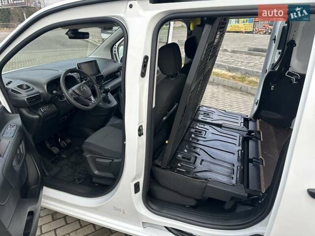 Белый Опель Combo Life, объемом двигателя 1.5 л и пробегом 130 тыс. км за 14999 $, фото 21 на Automoto.ua