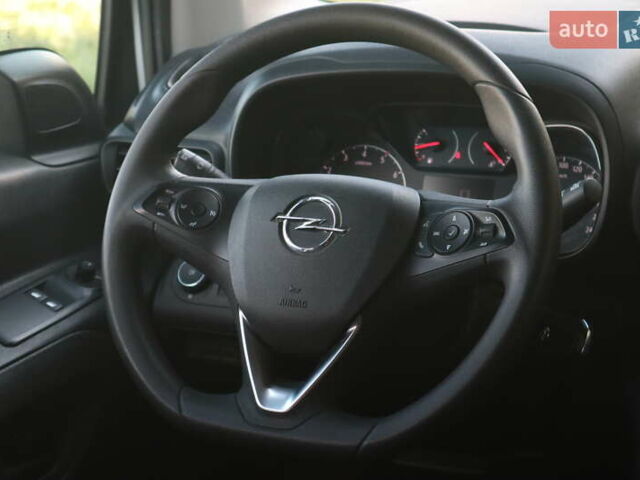 Білий Опель Combo Life, об'ємом двигуна 1.56 л та пробігом 106 тис. км за 18700 $, фото 16 на Automoto.ua