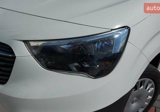 Білий Опель Combo Life, об'ємом двигуна 1.56 л та пробігом 106 тис. км за 18700 $, фото 9 на Automoto.ua