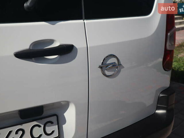 Білий Опель Combo Life, об'ємом двигуна 1.56 л та пробігом 106 тис. км за 18700 $, фото 13 на Automoto.ua