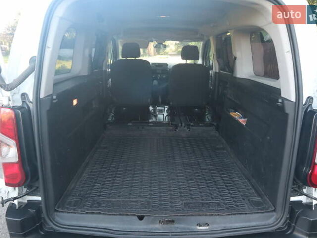 Білий Опель Combo Life, об'ємом двигуна 1.56 л та пробігом 106 тис. км за 18700 $, фото 33 на Automoto.ua