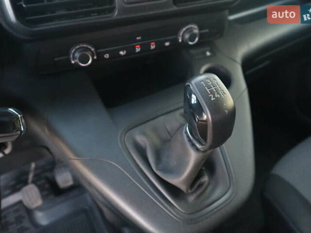 Білий Опель Combo Life, об'ємом двигуна 1.56 л та пробігом 106 тис. км за 18700 $, фото 20 на Automoto.ua