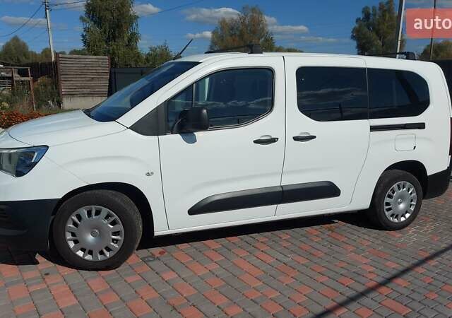 Білий Опель Combo Life, об'ємом двигуна 1.56 л та пробігом 106 тис. км за 18700 $, фото 2 на Automoto.ua