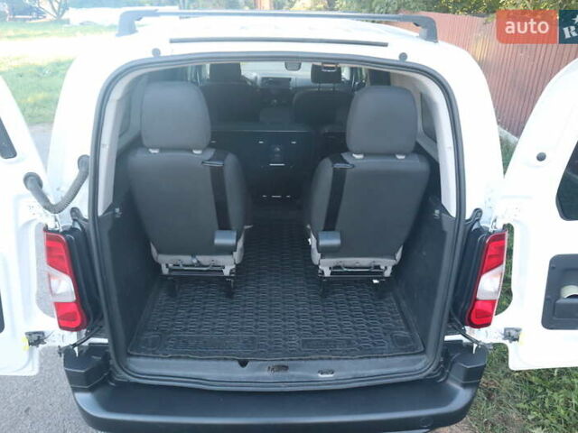 Білий Опель Combo Life, об'ємом двигуна 1.56 л та пробігом 106 тис. км за 18700 $, фото 34 на Automoto.ua