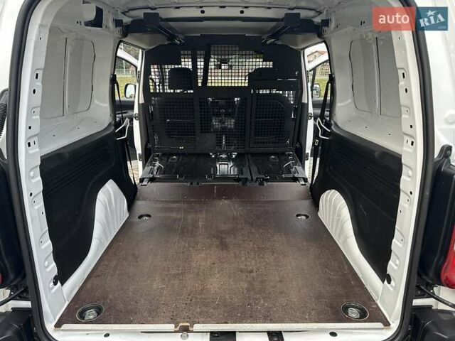 Белый Опель Combo Life, объемом двигателя 1.5 л и пробегом 130 тыс. км за 14999 $, фото 19 на Automoto.ua