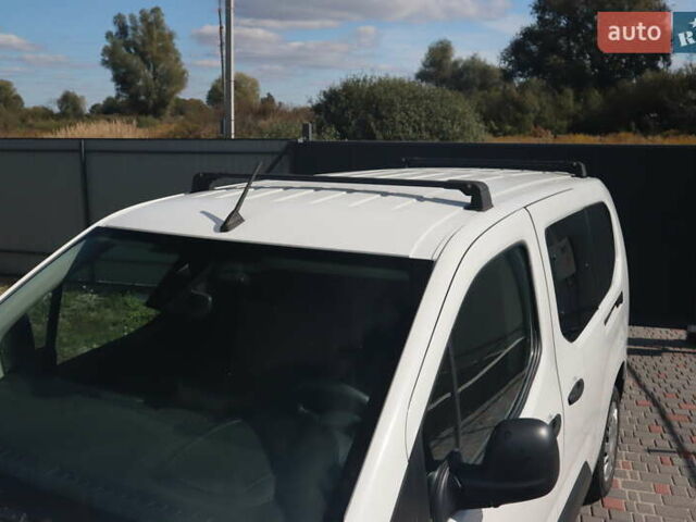 Білий Опель Combo Life, об'ємом двигуна 1.56 л та пробігом 106 тис. км за 18700 $, фото 12 на Automoto.ua