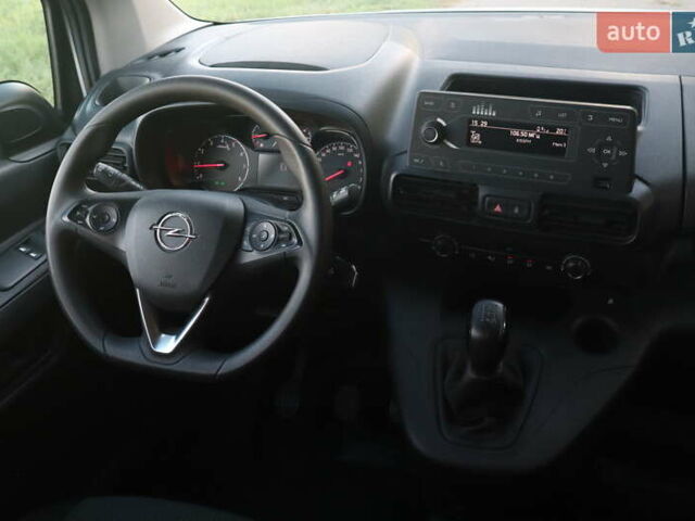 Білий Опель Combo Life, об'ємом двигуна 1.56 л та пробігом 106 тис. км за 18700 $, фото 19 на Automoto.ua
