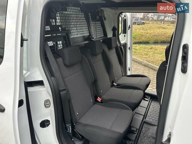 Белый Опель Combo Life, объемом двигателя 1.5 л и пробегом 130 тыс. км за 14999 $, фото 18 на Automoto.ua