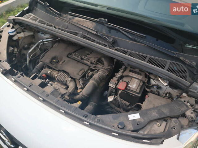 Білий Опель Combo Life, об'ємом двигуна 1.56 л та пробігом 106 тис. км за 18700 $, фото 36 на Automoto.ua