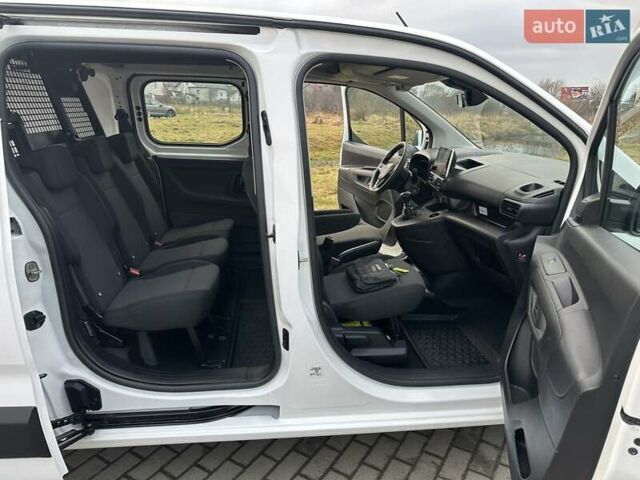 Белый Опель Combo Life, объемом двигателя 1.5 л и пробегом 130 тыс. км за 14999 $, фото 10 на Automoto.ua