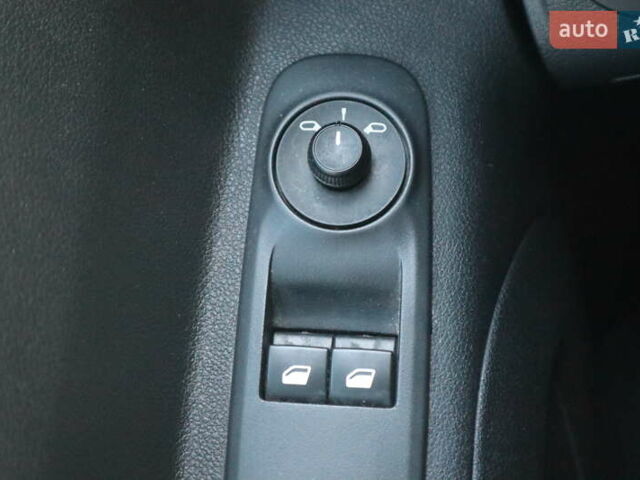 Білий Опель Combo Life, об'ємом двигуна 1.56 л та пробігом 106 тис. км за 18700 $, фото 25 на Automoto.ua