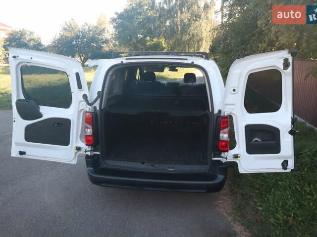 Білий Опель Combo Life, об'ємом двигуна 1.56 л та пробігом 106 тис. км за 18700 $, фото 31 на Automoto.ua
