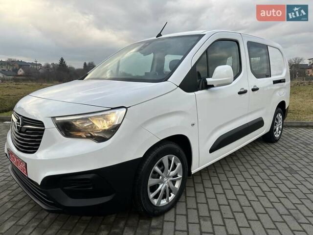Белый Опель Combo Life, объемом двигателя 1.5 л и пробегом 130 тыс. км за 14999 $, фото 1 на Automoto.ua