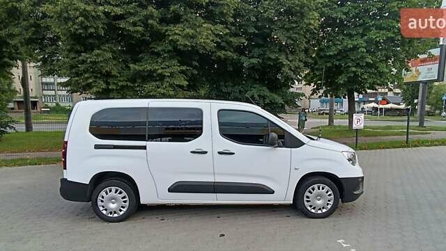 Белый Опель Combo Life, объемом двигателя 1.5 л и пробегом 75 тыс. км за 17800 $, фото 9 на Automoto.ua