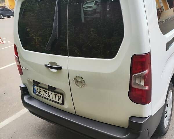 Білий Опель Combo Life, об'ємом двигуна 1.56 л та пробігом 165 тис. км за 19500 $, фото 1 на Automoto.ua