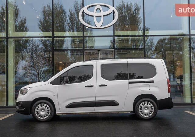 Белый Опель Combo Life, объемом двигателя 1.5 л и пробегом 112 тыс. км за 19020 $, фото 2 на Automoto.ua