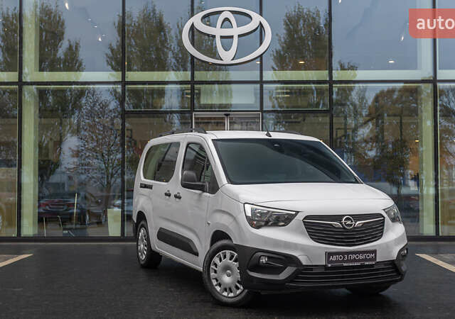 Белый Опель Combo Life, объемом двигателя 1.5 л и пробегом 112 тыс. км за 19020 $, фото 20 на Automoto.ua