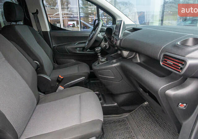 Белый Опель Combo Life, объемом двигателя 1.5 л и пробегом 112 тыс. км за 19020 $, фото 5 на Automoto.ua