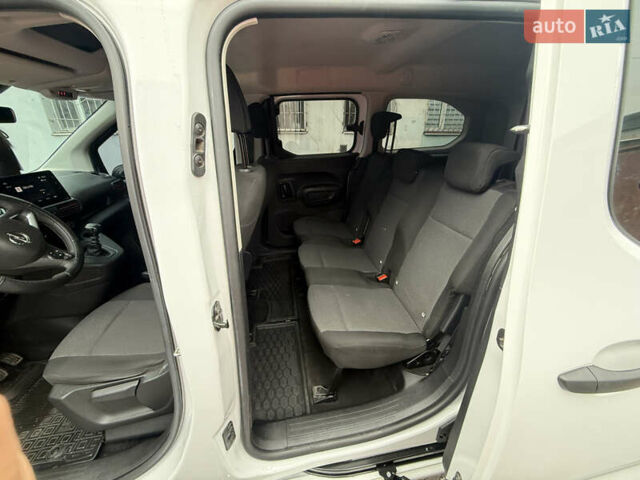 Белый Опель Combo Life, объемом двигателя 1.5 л и пробегом 111 тыс. км за 17900 $, фото 7 на Automoto.ua