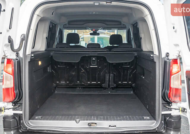 Белый Опель Combo Life, объемом двигателя 1.5 л и пробегом 112 тыс. км за 19020 $, фото 10 на Automoto.ua