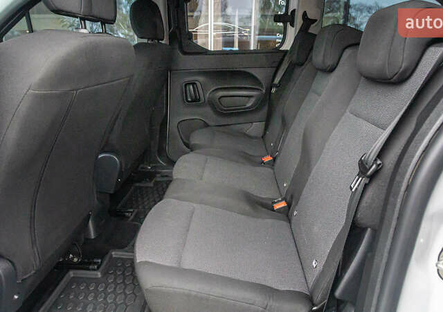 Белый Опель Combo Life, объемом двигателя 1.5 л и пробегом 112 тыс. км за 19020 $, фото 12 на Automoto.ua