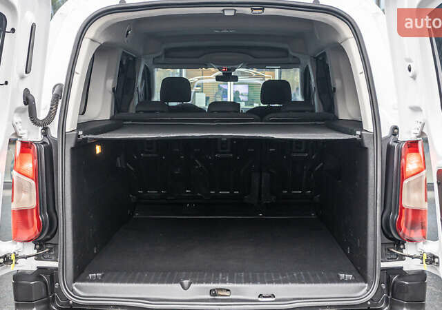 Белый Опель Combo Life, объемом двигателя 1.5 л и пробегом 112 тыс. км за 19020 $, фото 9 на Automoto.ua