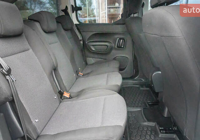 Белый Опель Combo Life, объемом двигателя 1.5 л и пробегом 112 тыс. км за 19020 $, фото 6 на Automoto.ua