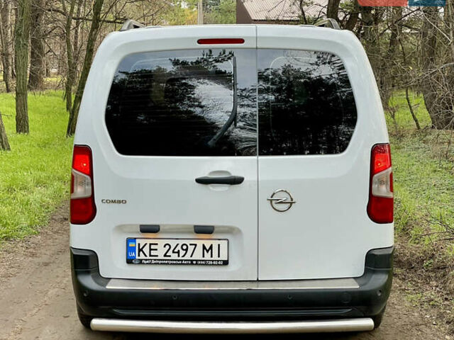 Белый Опель Combo Life, объемом двигателя 1.5 л и пробегом 78 тыс. км за 19500 $, фото 5 на Automoto.ua