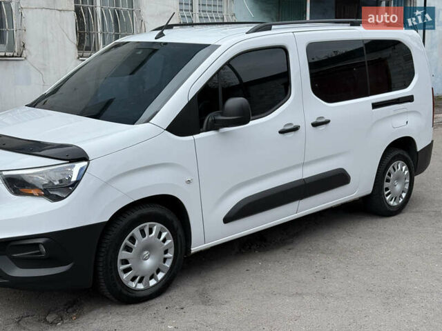 Белый Опель Combo Life, объемом двигателя 1.5 л и пробегом 111 тыс. км за 17900 $, фото 2 на Automoto.ua