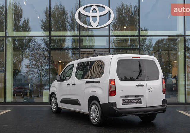 Белый Опель Combo Life, объемом двигателя 1.5 л и пробегом 112 тыс. км за 19020 $, фото 1 на Automoto.ua