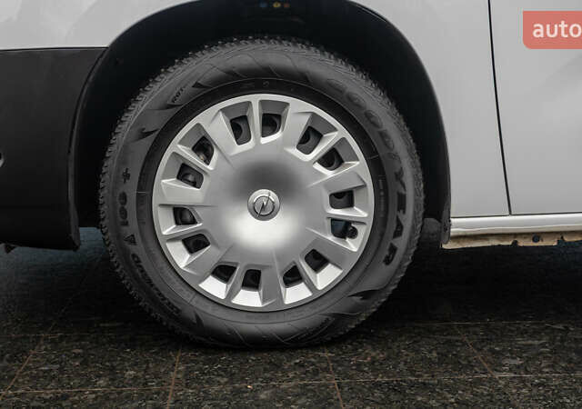 Белый Опель Combo Life, объемом двигателя 1.5 л и пробегом 112 тыс. км за 19020 $, фото 17 на Automoto.ua