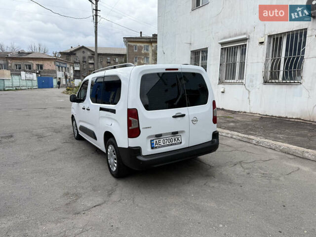 Белый Опель Combo Life, объемом двигателя 1.5 л и пробегом 111 тыс. км за 17900 $, фото 3 на Automoto.ua