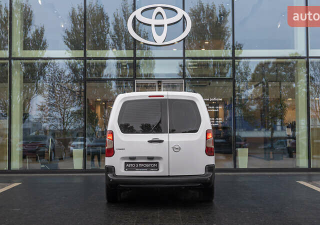 Белый Опель Combo Life, объемом двигателя 1.5 л и пробегом 112 тыс. км за 19020 $, фото 3 на Automoto.ua