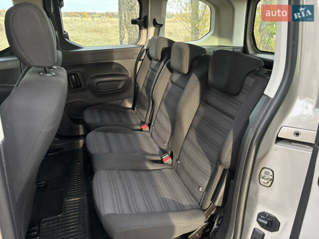 Бежевый Опель Combo Life, объемом двигателя 1.5 л и пробегом 188 тыс. км за 13500 $, фото 18 на Automoto.ua